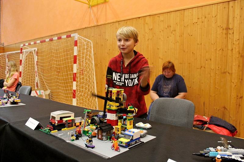 Inetraktivní výstava staveb ze stavebnice LEGO v tělocvičně v Ostravě-Plesné, 22. října 2022