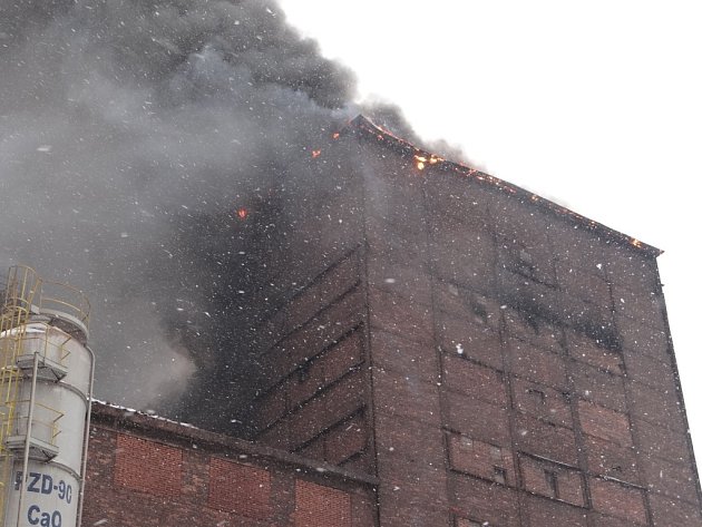 Požár v třídírně rud pro aglomeraci v kunčické huti ArcelorMittal.
