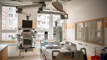 Oddělení resuscitační a intenzivní medicíny (ORIM 3) ve Fakultní nemocnic Ostrava (FNO), 7. října 2020 v Ostravě. Oddělení ORIM 3 je vyhrazeno pro pacienty s onemocnění koronavirem (COVID-19). Volný pokoj pro nové pacienty s nákazou.