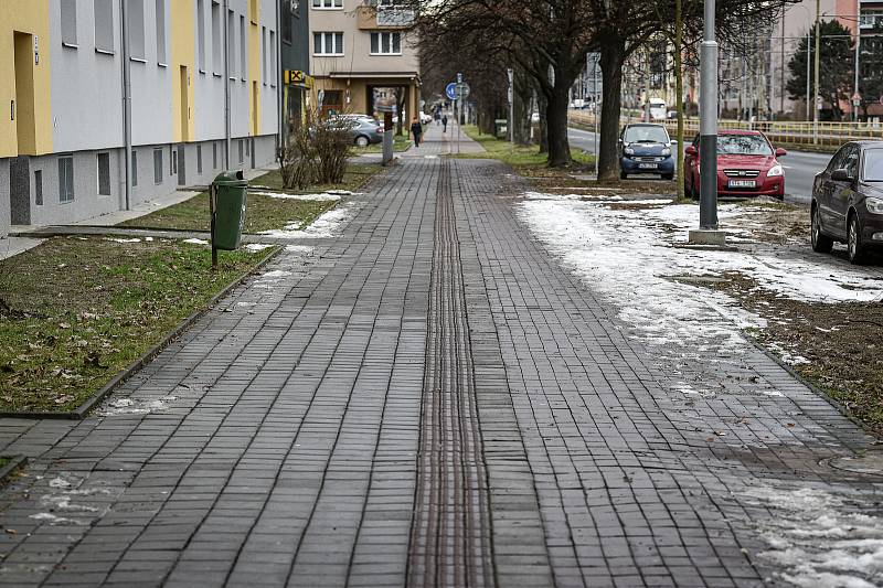 Zvlněný chodník na ulici Opavská, 22. ledna 2021 v Ostravě-Porubě.