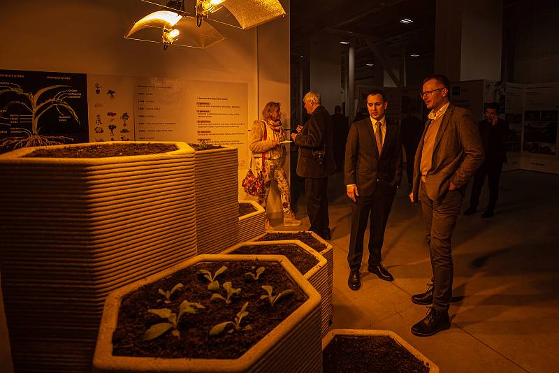 Zemědělské muzeum v Ostravě má od dubna 2022 novou expozici. Na snímku šestihranné květináče vyrobeny pomocí 3D tisku z rychlotuhnoucí tixotropní cementové směsi.