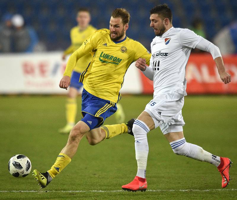 Utkání 23. kola první fotbalové ligy: Baník Ostrava - Fastav Zlín, 1. března 2019 v Ostravě. Na snímku (zleva) Jiráčk Petr a Patrizio Stronati.