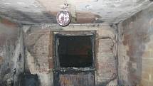 Devět lidí muselo být v noci evakuováno kvůli požáru v bytě v přízemí čtyřpodlažního domu v Ostravě-Zábřehu.
