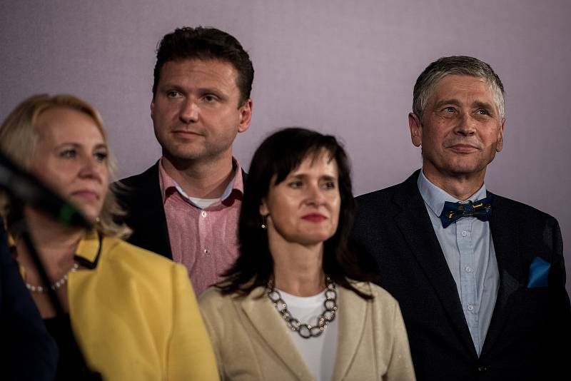 Sledování výsledků parlamentních voleb ve štábu ANO, 21. října v Praze.