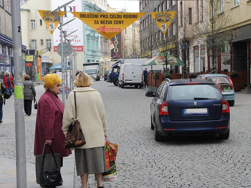 Řidiči si musejí zvyknout na to, že do pěší zóny v centru města se mezi desátou a osmnáctou hodinou nedostanou.