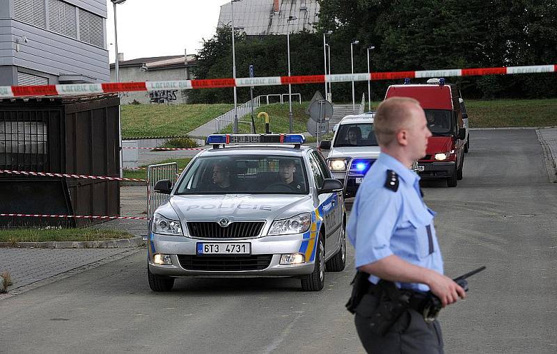 Desítky lidí musely být v pátek dopoledne evakuovány kvůli munici z druhé světové války, kterou našli silničáři u Vědecko-technologického parku v Ostravě-Porubě. 