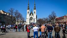 Centrum ostravského Přívozu se v sobotu 7. dubna 2018 ocitlo v obležení tisíců Romů. Ti zde letos vůbec poprvé měli možnost slavit svůj mezinárodní den.