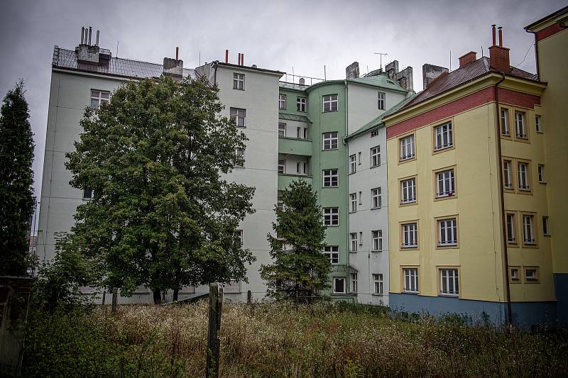Dům na ulici Sládkova a Místecká poblíž střelnice Corrado, 12. října 2020 v Ostravě