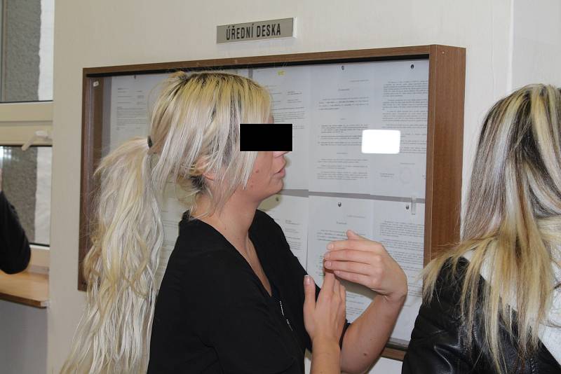 Modelka Sarah na snímku z dřívějšího jednání u krajského soudu v Ostravě.