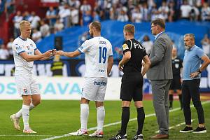 Fotbalisté Baníku Ostrava (v bílém) v duelu 7. kola FORTUNA:LIGY proti Mladé Boleslavi.