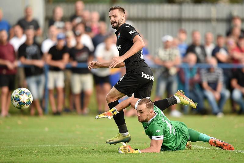 Fotbal, MOL Cup, SK Beskyd Frenštát pod Radhoštěm - FC Baník Ostrava (0:4), středa 16. září. Na snímku dává jeden ze dvou gólů útočník Baníku Tomáš Zajíc.