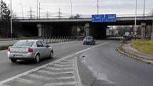 Špatná statika a stav betonových pilířů, obnažené výztuže a zvýšená koroze - to byly hlavní důvody, proč se začalo v roce 2017 s opravou nevyhovujících mostů přes Rudnou ulici v Ostravě. Ilustrační foto..