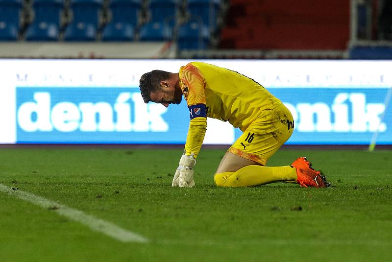 Utkání 6. kola fotbalové Fortuna ligy: FC Baník Ostrava - Slavia Praha, 4. října 2020 v Ostravě. Brankář Baníku Jan Laštůvka.