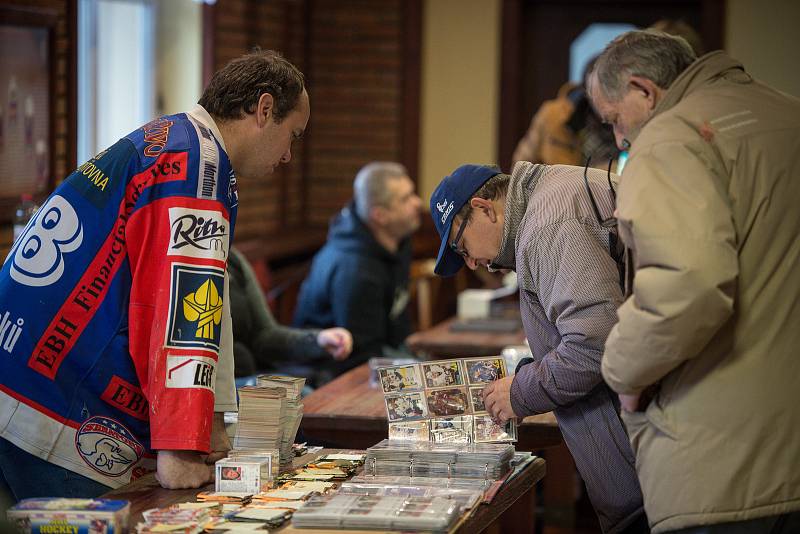 Sběratelé hokejových karet se sešli v restauraci Na Plynární, 8. prosince 2018 v Ostravě.