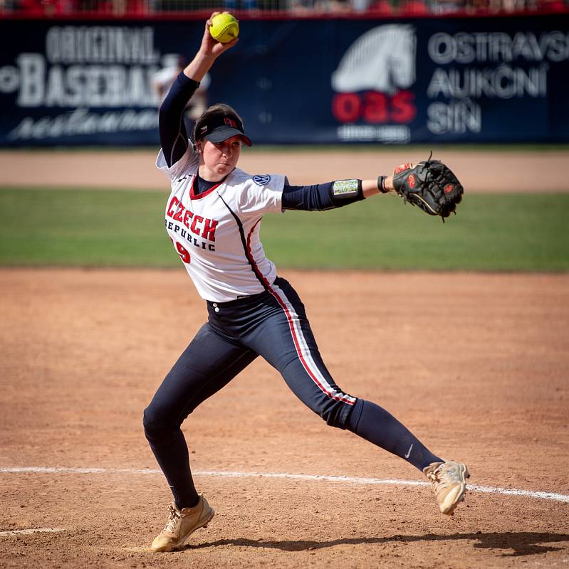 Mistrovství Evropy žen v softbalu, zápas o 3. místo Británie - ČR, 6. července 2019 v Ostravě. Na snímku HUMHEJ Katelyn Marie.