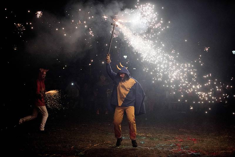 Ohňostroj katalánské kultury, který se konal 1. července 2017 v Ostravě.