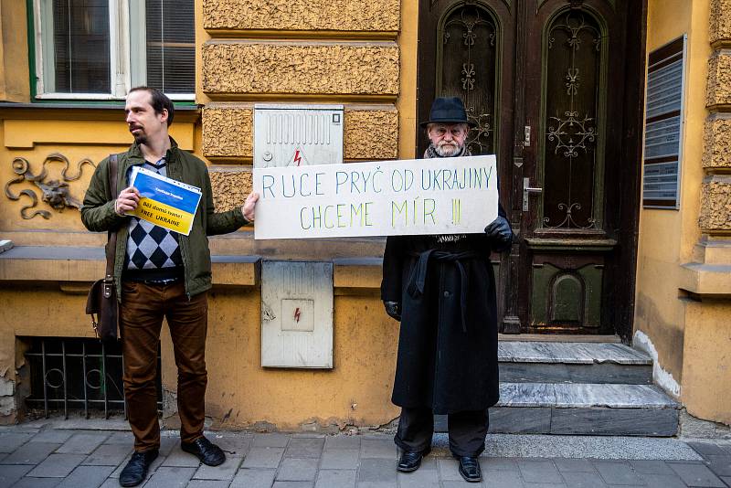 Demonstrace před Honorárním konzulátem Ruské federace, 24. února 2022 v Ostravě.