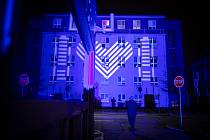 Na budově Městské nemocnice Ostrava se 25. listopadu 2020 rozsvítilo takzvané Světlo lékařům složené ze symbolů srdce a baterie u příležitosti akce Giving Tuesday, která má vyjádřit vděk a podporu zdravotníkům bojujícím proti koronaviru.