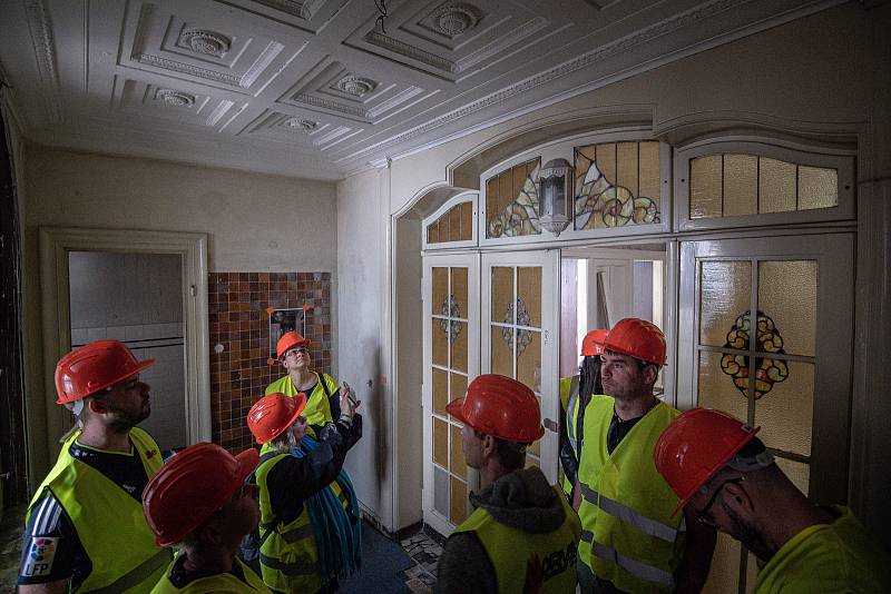 Prohlídka rekonstruované Grossmannovy vily, 27. května 2022 v Ostravě.