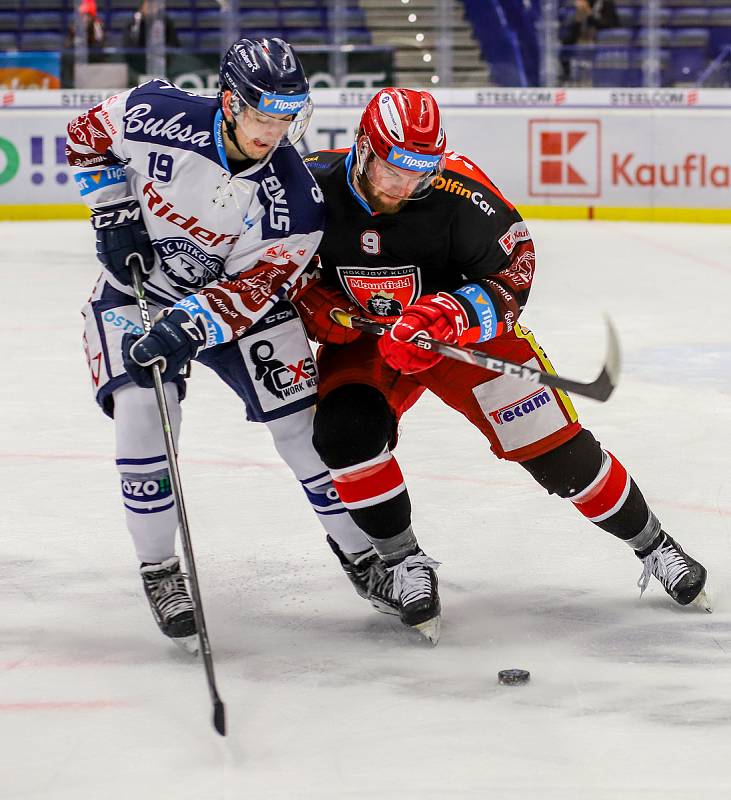 Utkání 39. kola hokejové extraligy: HC Vítkovice Ridera - Mountfield Hradec Králové, 24. ledna 2020 v Ostravě. Na snímku (zleva) Miroslav Indrák, Petr Šidlík.