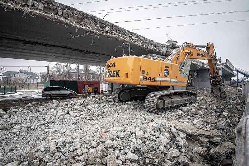 Demolice mostů přes Rudnou ulici, 25. ledna 2022 v Ostravě.