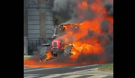 Požár traktoru v Bruntálu.