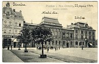 Sokolovna v Moravské Ostravě v sousedství Národního domu v dnešní ulici Československých legií, rok 1914.
