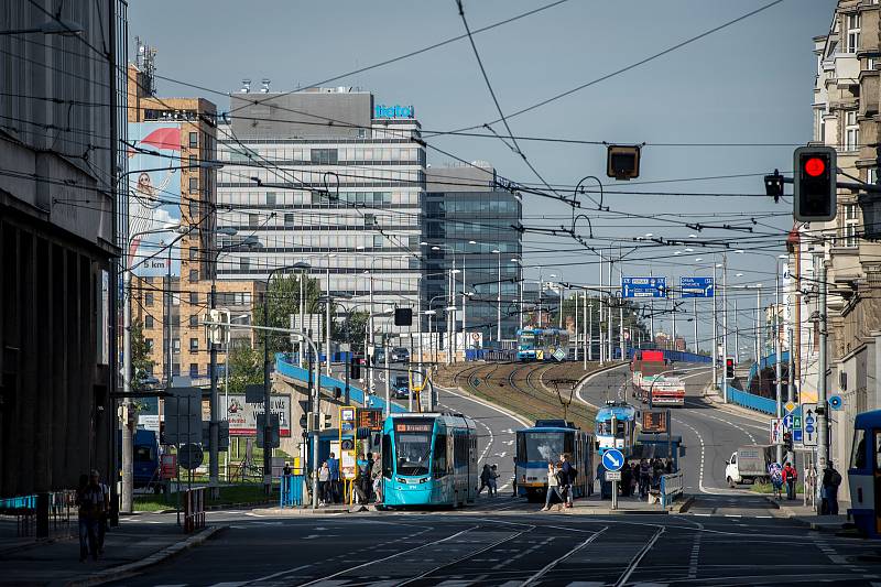 Nová švýcarská tramvaj Tango NF2 nOVA. Na svou první jízdu Ostravou i s cestujícími  vyrazila v pondělí 13. srpna 2018 z Martinova po trase linky číslo 4.