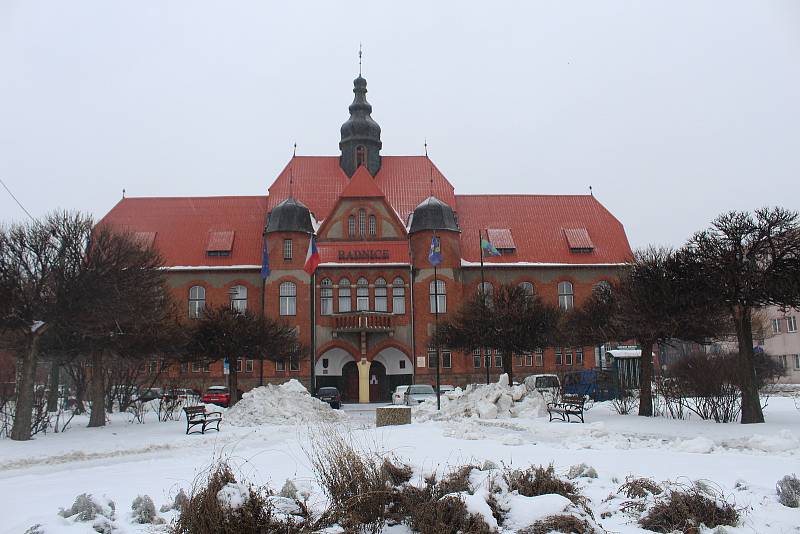 Radnice obvodu Ostrava-Vítkovice, Mírové náměstí. Archivní snímek Deníku.