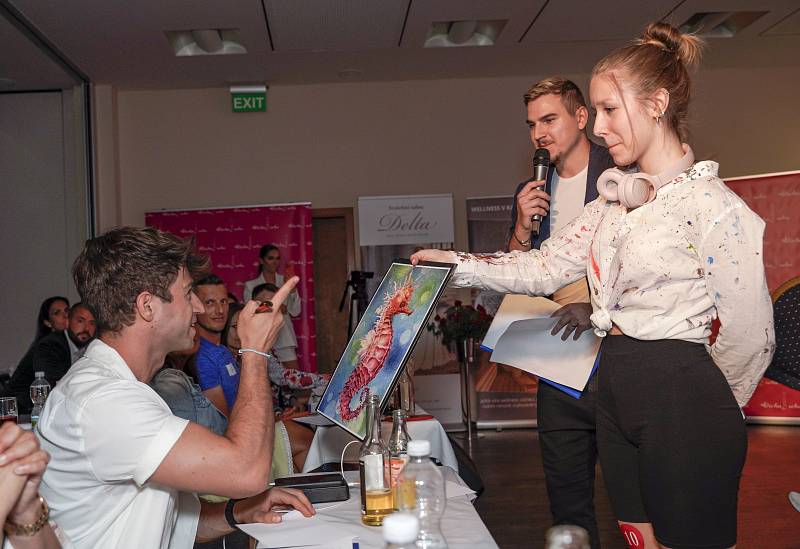 Semifinále soutěže Dívka roku 2022 se uskutečnilo v pražském Wellness Hotelu STEP. Akci moderovali David Gránský a Robert Urban. Výrazně uspěly dívky z Moravskoslezského, Olomouckého i Zlínského kraje.
