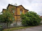 V tomto domě policisté zadrželi počítačového hackera Lumíra Heriče (35 let) z Ostravy-Svinova, který se dlouhých osm let skrýval před spravedlností. 