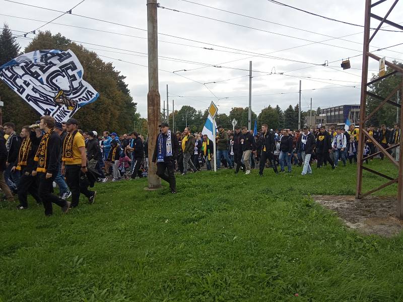Pochod fanoušků Baníku Ostrava, říjen 2022.