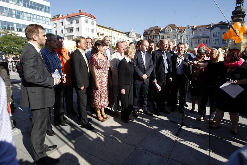 ČSSD zahájila svou volební kampaň na ostravském Masarykově náměstí.