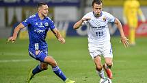 Utkání 8. kola první fotbalové ligy: SK Sigma Olomouc - FC Baník Ostrava 17. září 2021 v Olomouci. (zleva) Jan Sedlák z Olomouce a Daniel Tetour z Ostravy.