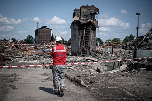 Demolice ocelárny v areálu Vítkovice Steel zavřené v roce 2015 kvůli zpřísňování ekologických limitů, 21. červenec 2021 v Ostravě.