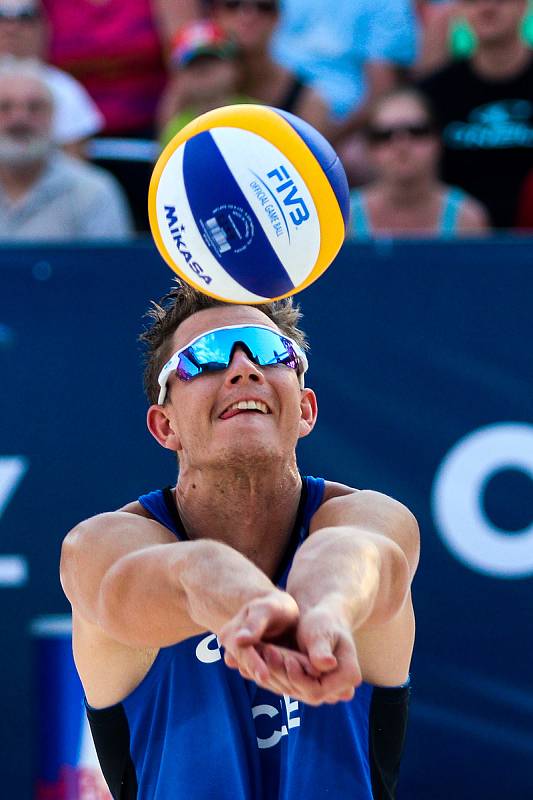 Finále muži: ČR - Norsko. FIVB Světové série v plážovém volejbalu J&T Banka Ostrava Beach Open, 2. června 2019 v Ostravě. Na snímku David Schweiner (CZE).