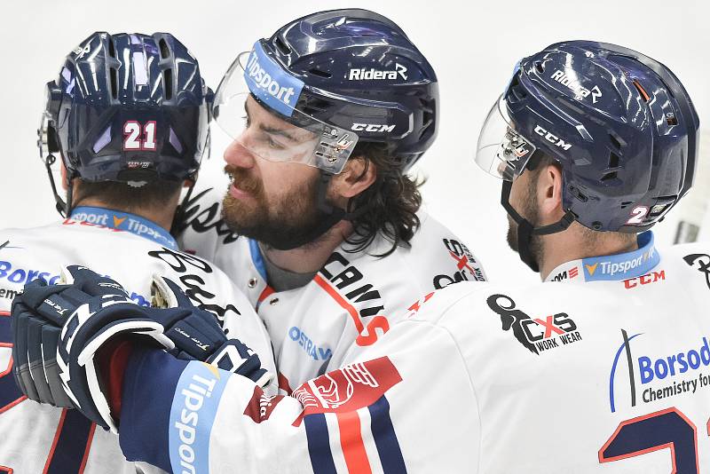 Utkání 44. kola hokejové extraligy: HC Vítkovice Ridera - HC Olomouc, 23. ledna 2019 v Ostravě. Na snímku (zleva) Radoslav Tybor, Peter Trška a Ondřej Roman.