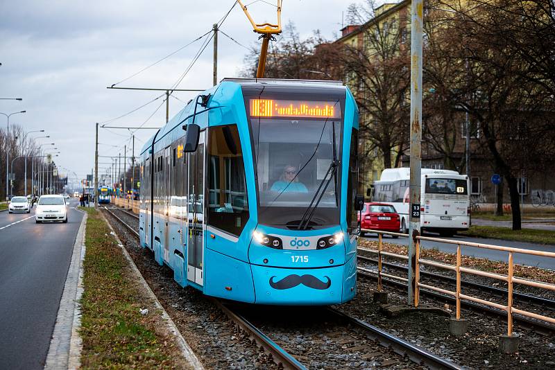 Dopravní tramvajová trať v úseku ulice Opavská, 18. listopadu 2021 v Ostravě.