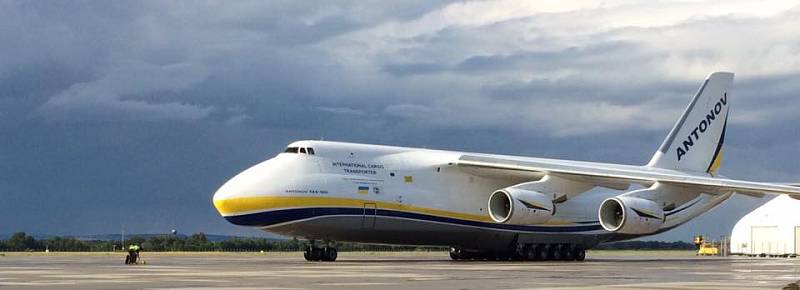 An-124 Ruslan na letišti v Mošnově. 