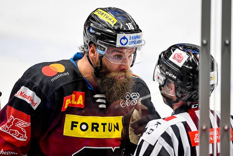 Utkání 44. kolo hokejové extraligy: HC Vítkovice Ridera - HC Sparta Praha, 3. února 2023, Ostrava. Adam Polášek ze Sparty.