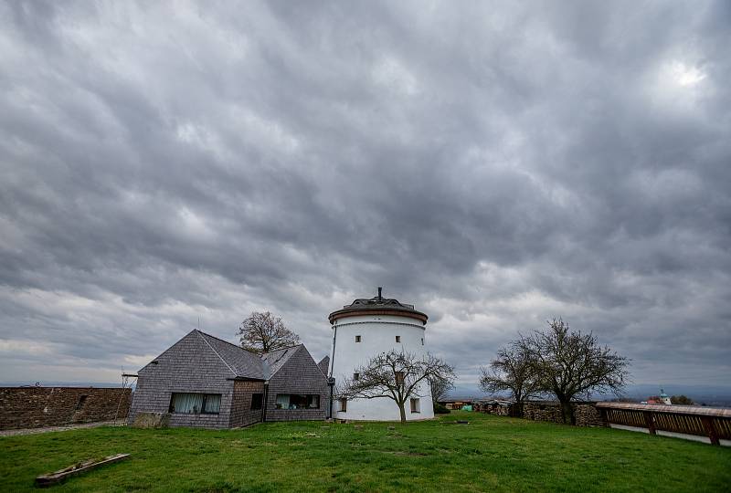 Stavba čtvrtstoletí, 12. listopadu 2019 ve Zbaslavicích. Mlýn Vrchpolí, Zbyslavice.