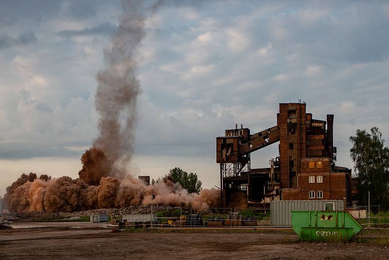 Odstřel ostravského komínu Strakáč, 3.srpna 2019 v Ostravě.