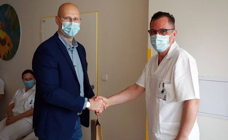 Vlevo ředitel Nemocnice AGEL Ostrava-Vítkovice a lékař Stanislav Jackani.