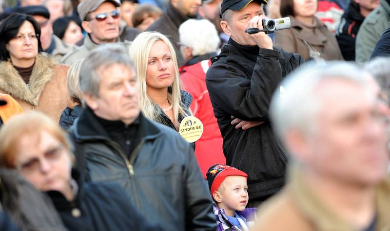 Svůj nesouhlasný názor se současnou politikou přišli vyjádřit i lidé v Ostravě.