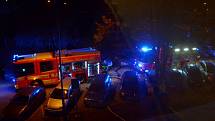 Mohutné plameny vyšlehly v pátek v noci z okna bytu věžového domu v ulici Na Robinsonce v Ostravě-Porubě. Hořet začalo kolem 21.30 hodin.