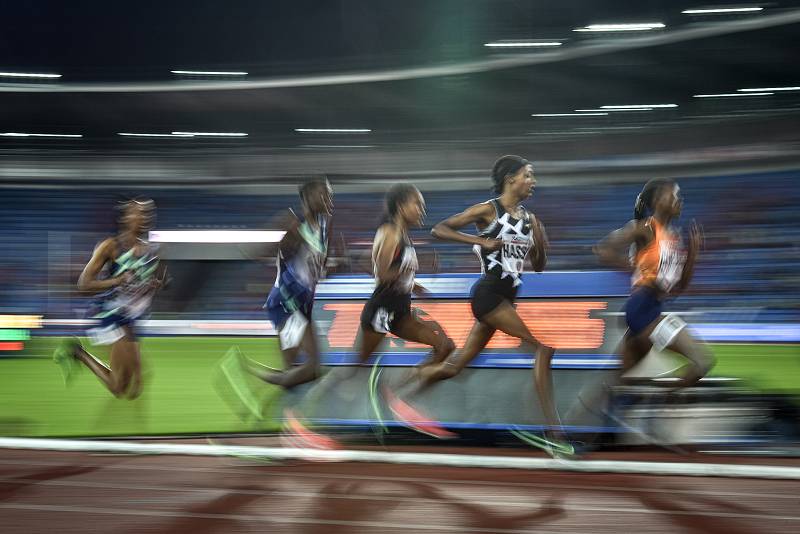 Zlatá tretra Ostrava - 59. ročník atletického mítinku, 8. září 2020 v Ostravě. Závod 5000m ženy - (druhá zprava) Sifan Hassan.