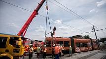 Nehoda tramvaje a nákladního automobilu v Ostravě-Martinově.