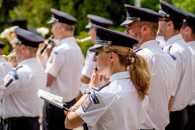 Děkovný koncert Hudby Hradní stráže a Policie České republiky lidem v první linii, 12. června 2020 u Fakultní nemocnice v Ostravě.