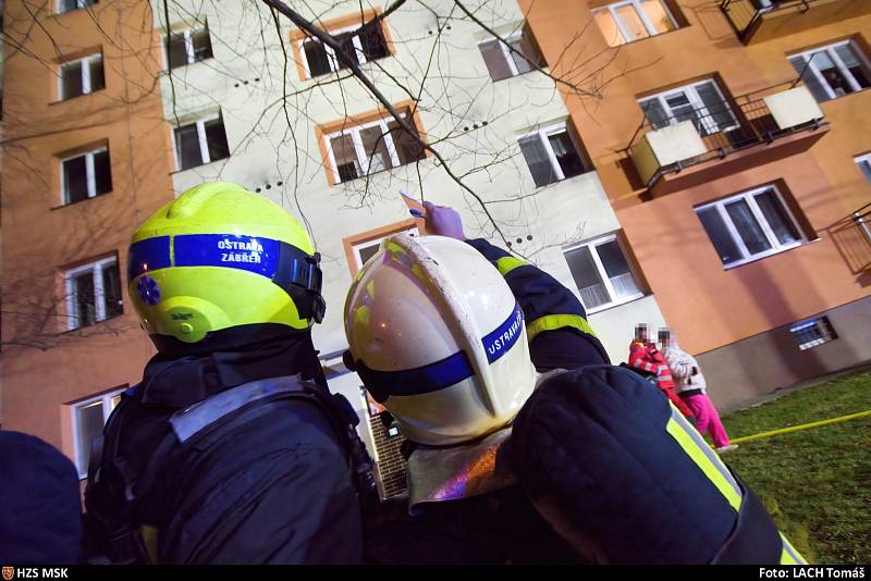 Požár bytu, Alžírská ulice, Ostrava-Poruba, 19. ledna 2022.
