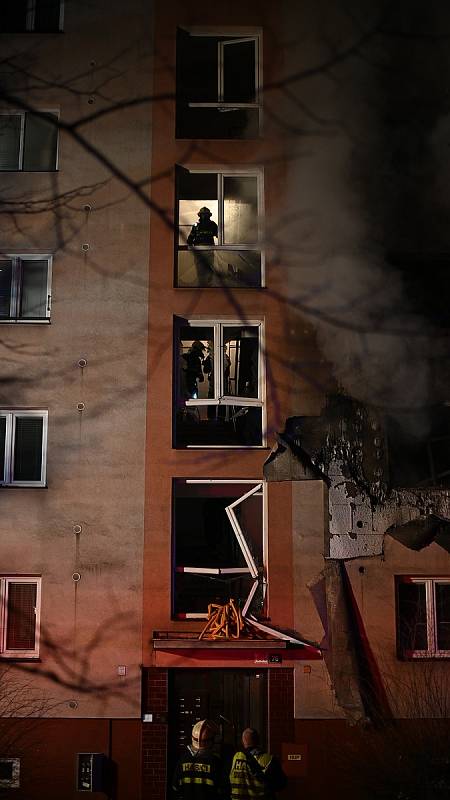 Snímky zásahu hasičů u požáru v Ostravě.